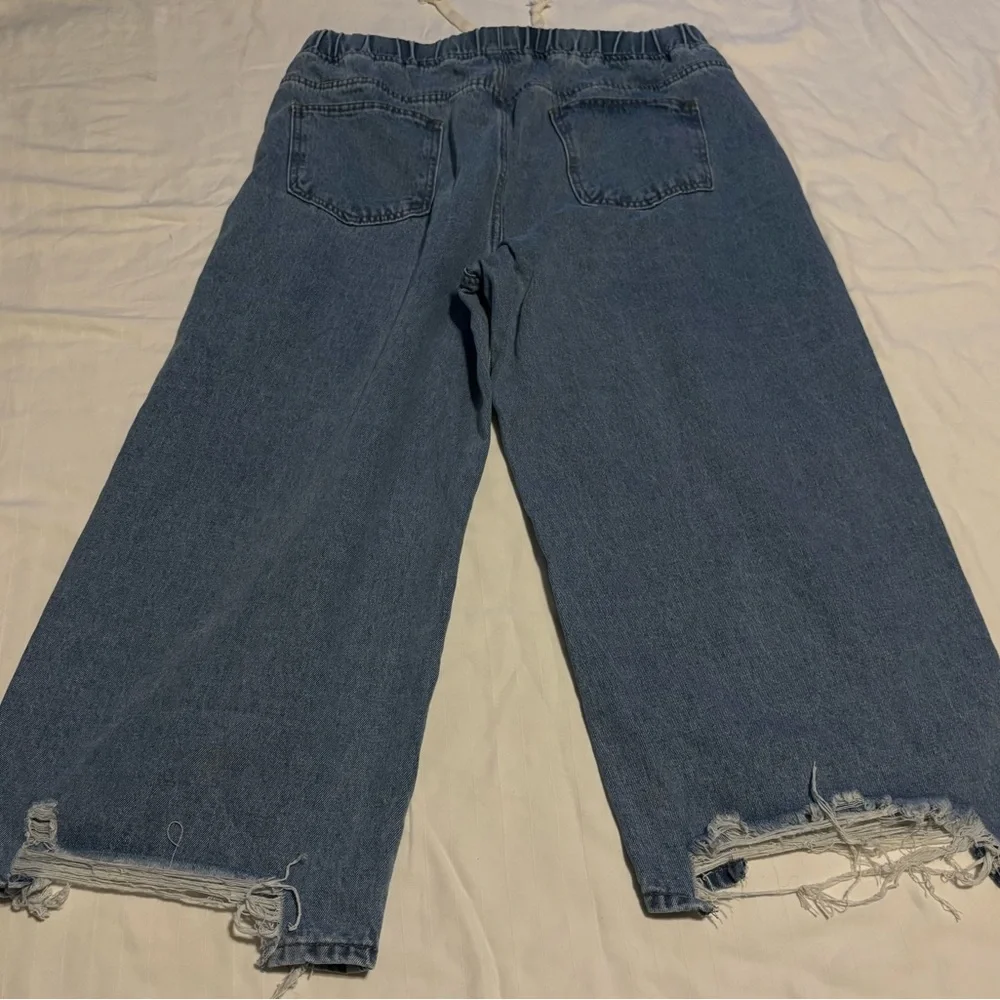 SHEIN Denim Flare Jeans with Distressed Hem - Picture 2 of 6